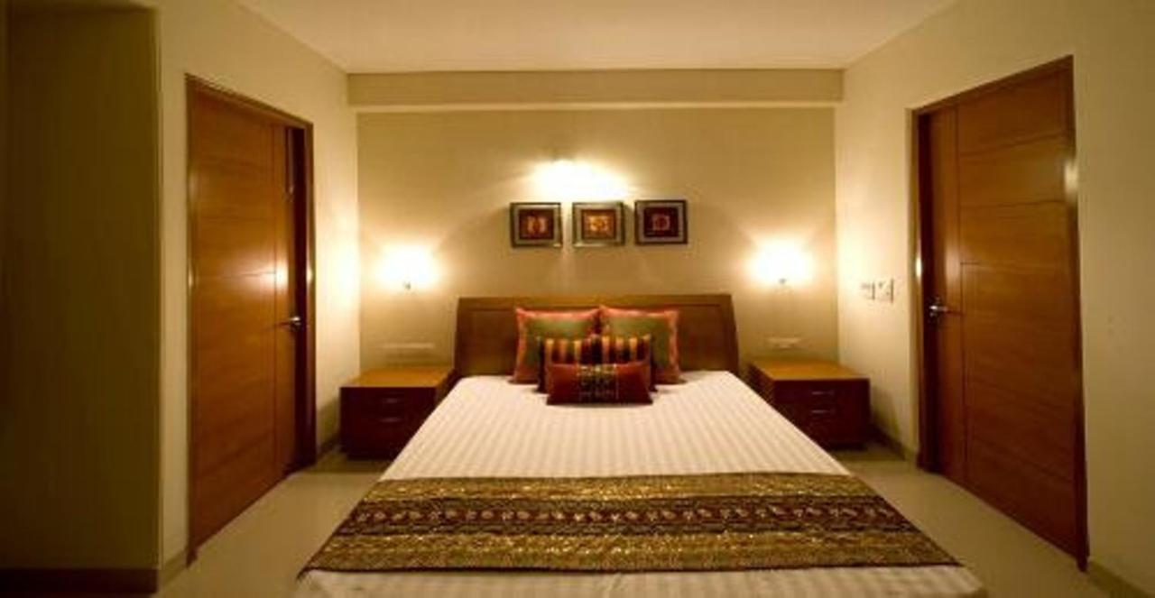Hotel Inn Noida Exterior photo